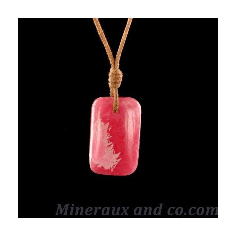 Pendentif cabochon rhodochrosite en pierre roulée sur cordon cuir.