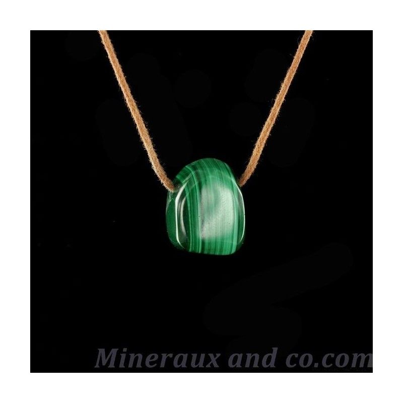 Pendentif malachite sur lien.