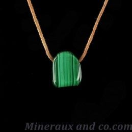 Pendentif malachite sur lien.