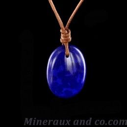 Pendentif cabochon Lapis-Lazuli monté sur cordon coton.