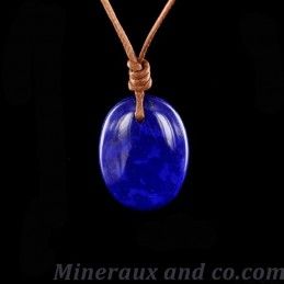 Pendentif cabochon Lapis-Lazuli monté sur cordon coton.