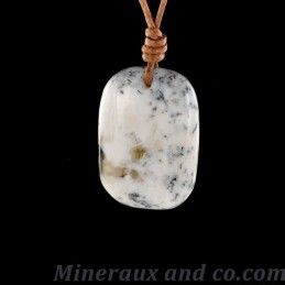 Pendentif en opale dendrite sur cordon coton.