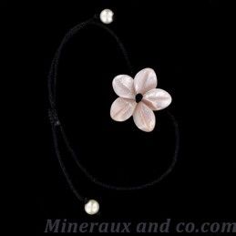 Bracelet fleur de nacre rose et cordon.