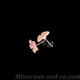 Boucles d oreilles tiges argent 925 fleur de nacre rose .