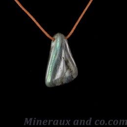 Pendentif labradorite roulée et polie.