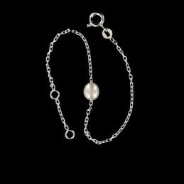 Bracelet chaîne et perle de culture.