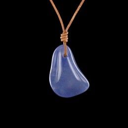 Pendentif calcédoine bleue en pierre roulée.