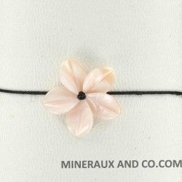 Bracelet fleur de nacre rose et cordon.