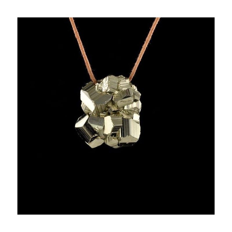 Pendentif en pyrite brute.