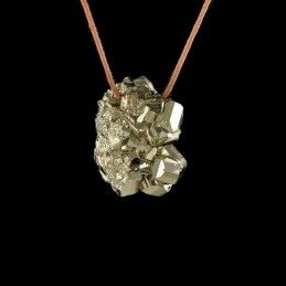 Pendentif en pyrite brute.