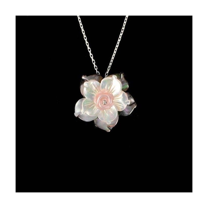 Pendentif fleurs de nacre