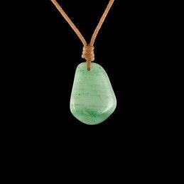 Pendentif aventurine en pierre roulée sur cordon coton.