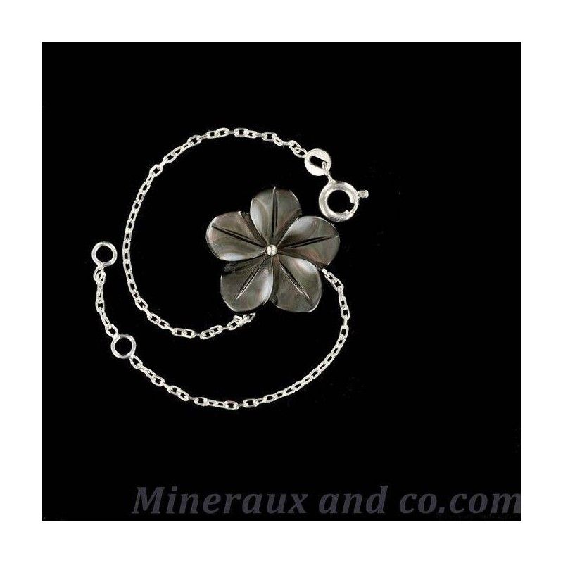 Bracelet argent et fleur de nacre grise.