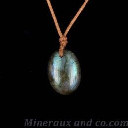 Pendentif labradorite taillé en cabochon