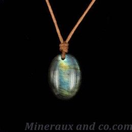 Pendentif labradorite taillé en cabochon