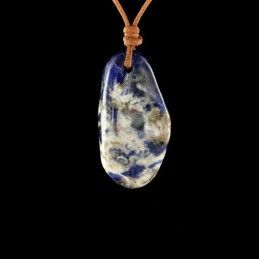 Pendentif en sodalite naturelle.