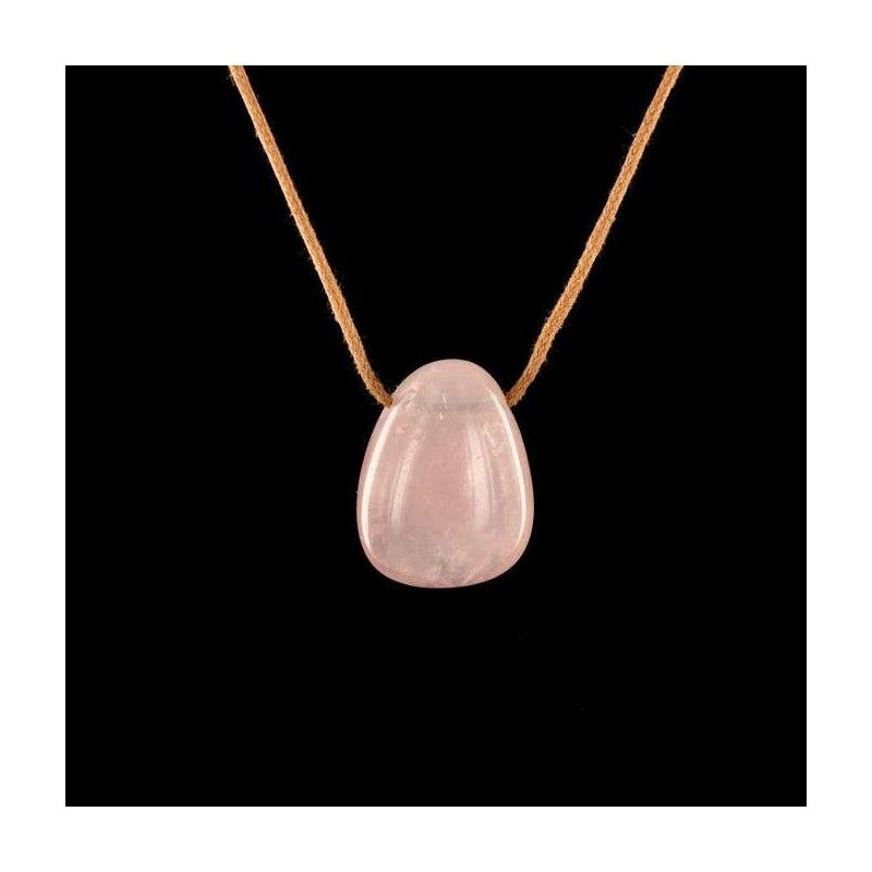 Pendentif en quartz rose roulé.