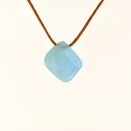 Pendentif aigue-marine en pierre roulée avec cordon coton.
