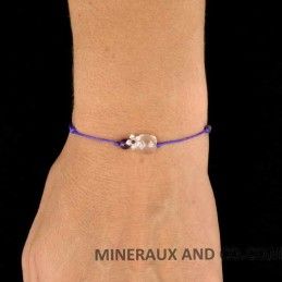 Bracelet quartz rose facetté fleur de nacre rose et cordon violet.