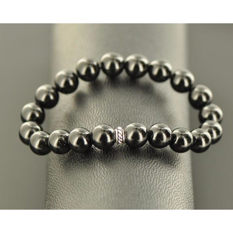 bracelet en perles de pierre spinelle noir-protection-et-chance-sur un poignet elegant bracelet en perles de pierre spinelle noir-protection-et-chance-sur un poignet elegant