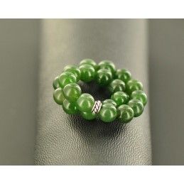 bracelet en jade vert-une pierre precieuse d-elegance et de serenité-ideale pour la vitalite et l-harmonie interieure