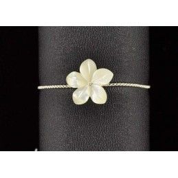 Bracelet chaîne argent 925 et fleur en nacre blanche.