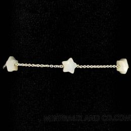 Bracelet chaîne argent 925 et trois étoiles de nacre blanche.