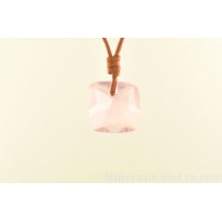 Collier en quartz rose: Pendentif en quartz roses transparents